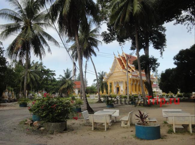 Храм рядом с пляжем