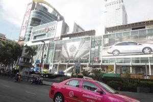 Торговый центр Central рядом со станцией метро Chit Lom (BTS) в Бангкоке