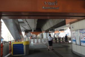 Станция метро Ratchathewi в Бангкоке