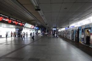 Станция наземного метро Siam