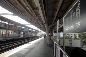 Станция метро Surasak (BTS) в Бангкоке