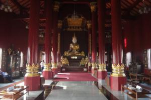 Храм Wat Monthien