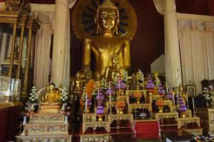 Храм Wat Phra Sing