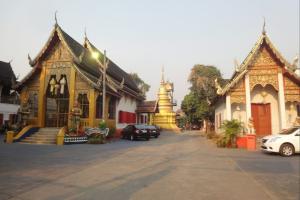 Храм Wat Sai Moon Muang
