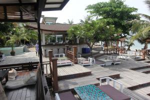 Территория отеля Cocohut Village Beach Resort