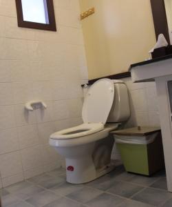Туалет в Phi Phi Arboreal Resort