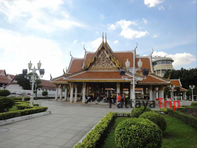 Храм Wat Ratchanatdaram в Бангкоке