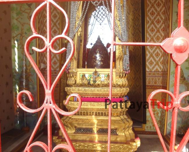 Храм Wat Ratchanatdaram 