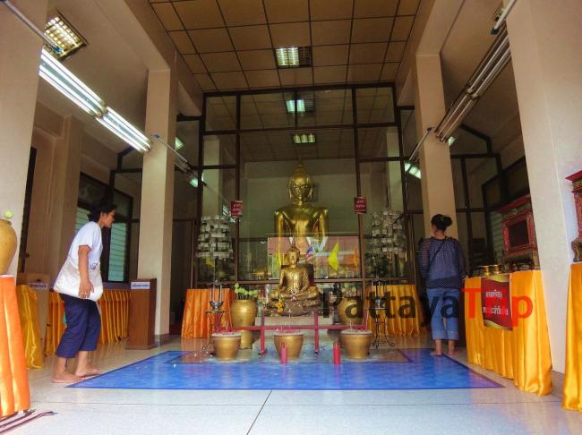 Статуя Будды в Ват Сакет