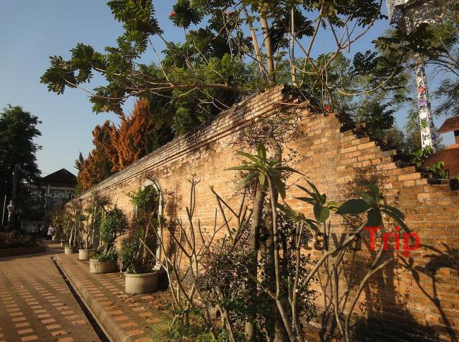 Старые стены в Чианг Рай