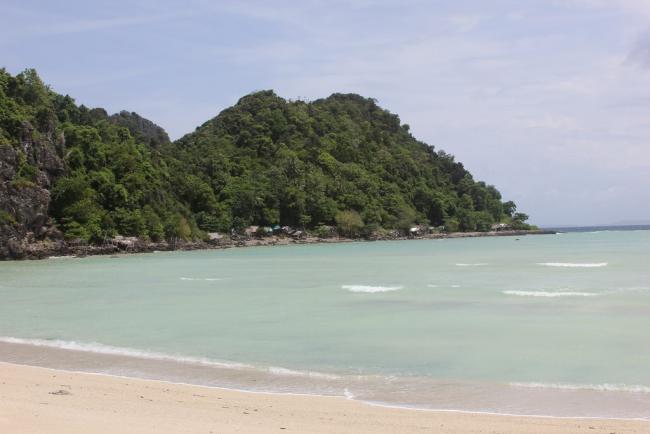 Отличная погода в Тайланде на пляже острова Пхи Пхи