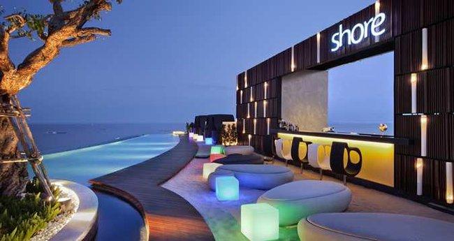 Бассейн и бар на крыше Hilton Pattaya