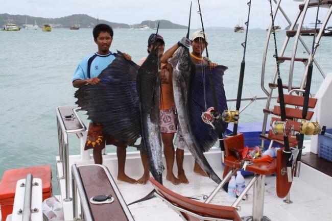 Тайские рыбаки и улов на Пхукете