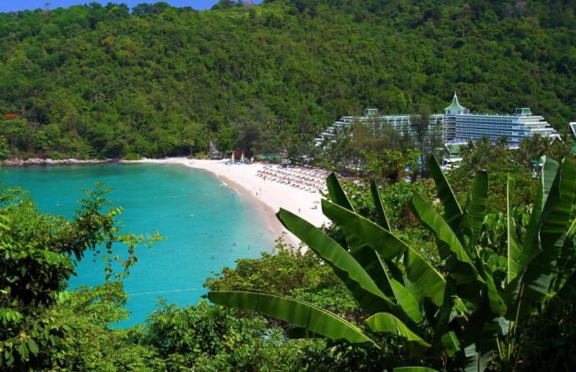 Пляж Le Meridien Phuket Beach Resort