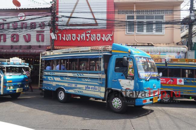 Остановка автобусов на улице Ранонг