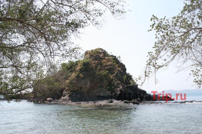 Остров Tham Ruesi