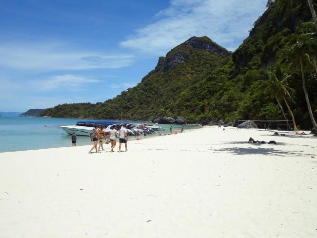 Пляж на острове Вуа Та Лап