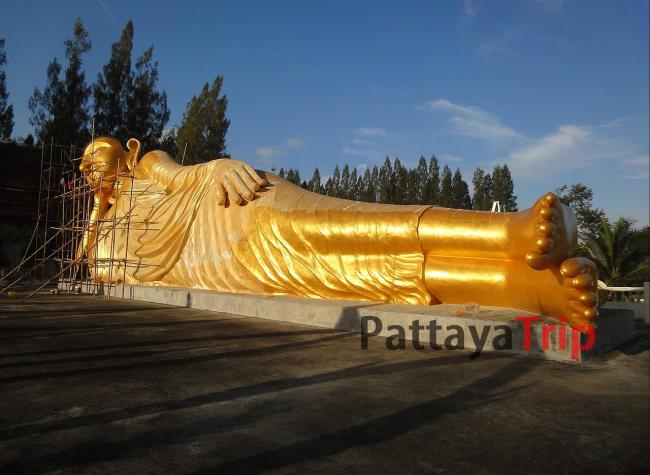 Статуя Лежащего Будды в Wat Sri Sunthon