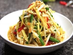 Салат из зеленого манго - Сом Там Мамуанг