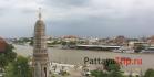 Дождливый день в Бангкоке. Вид на Королевский дворец с Ват Арун